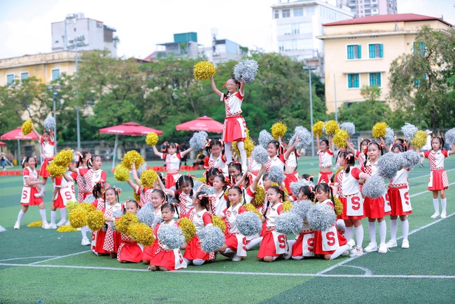 Trường Tiểu học Dịch Vọng A tổ chức giải bóng đá chào mừng 70 năm Ngày giải phóng Thủ đô - Ảnh 8.