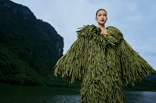 H’Hen Niê, Ngọc Châu, Xuân Hạnh làm nàng thơ cho NTK Lê Thanh Hòa - Ảnh 6.