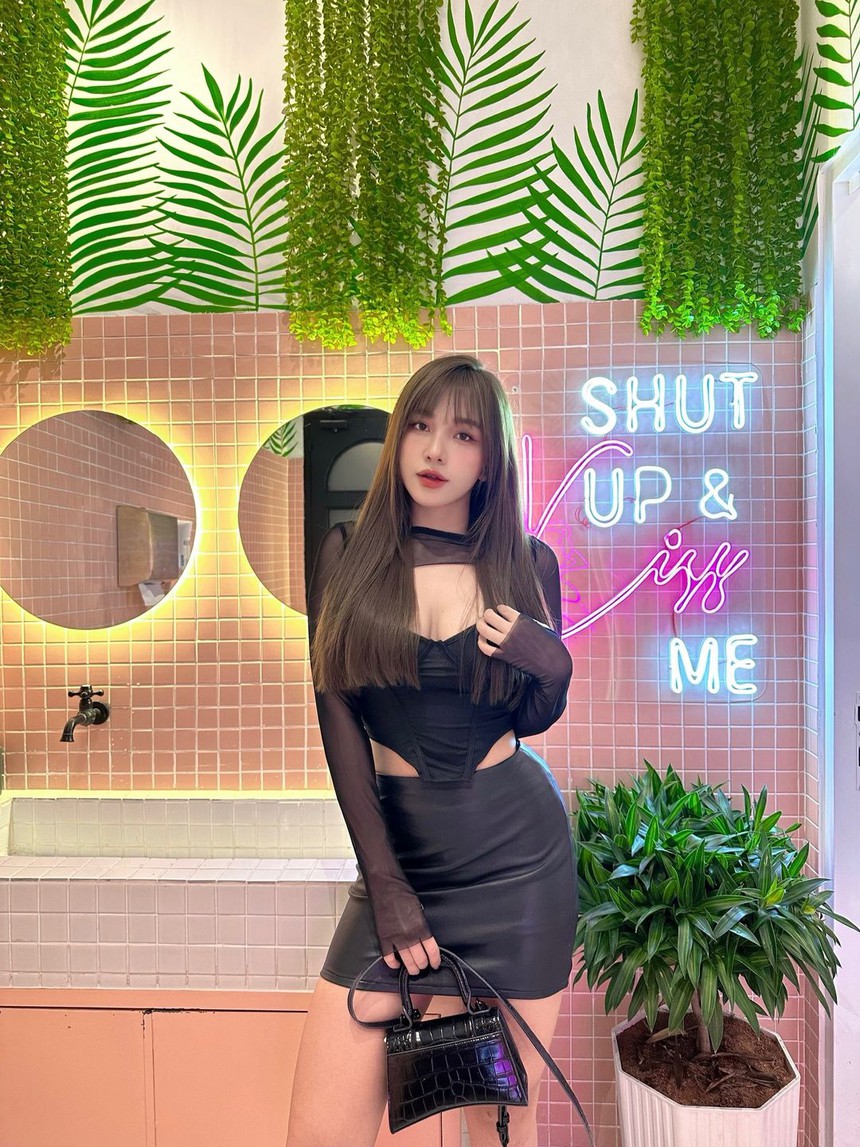 Hưởng ứng Halloween, người yêu Hoàng Đức hoá thân thành ‘bé Mơ’ - Ảnh 3.