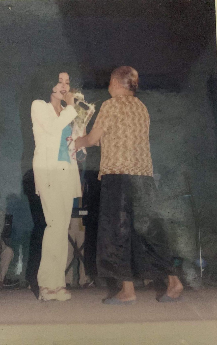 Nhan sắc NSƯT Tố Nga sau 30 năm đi hát - Ảnh 1.