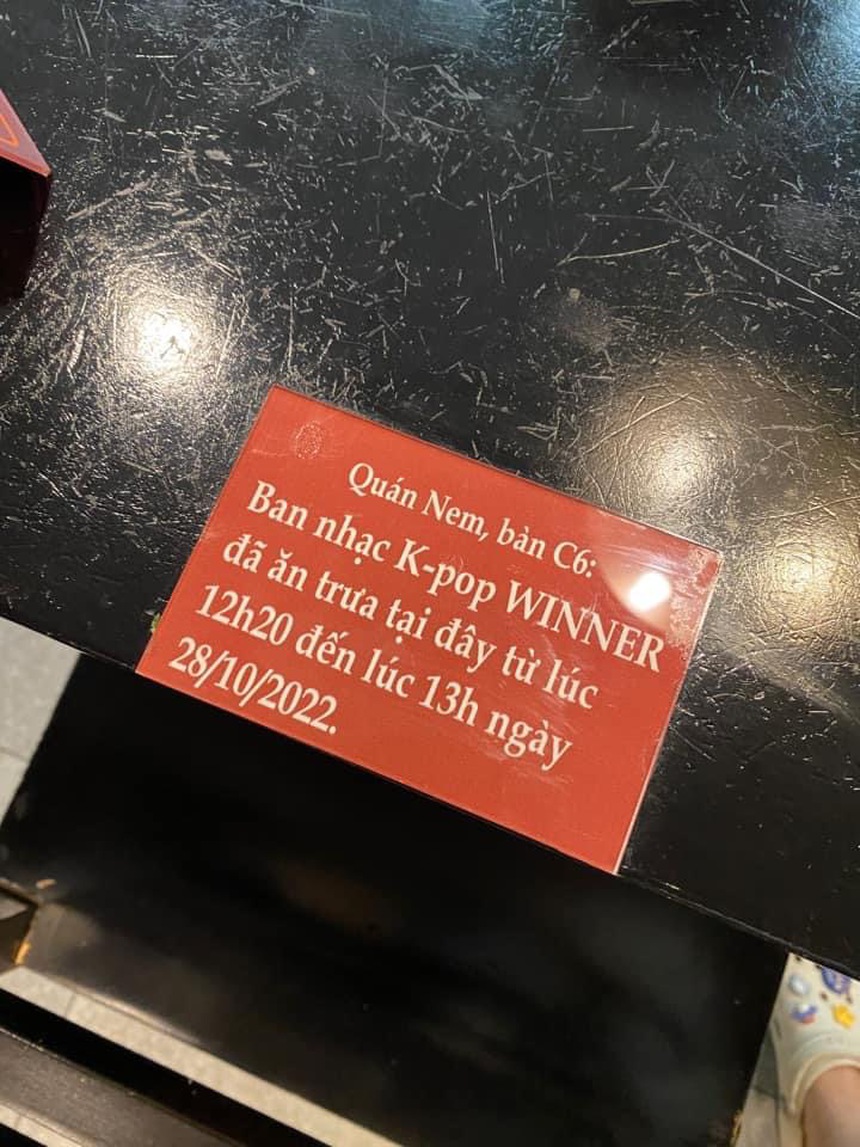 Quán nem ở Hà Nội được WINNER ghé ăn bất ngờ gây sốt bởi tấm biển kỷ niệm, ai xem xong cũng phải bật cười - Ảnh 4.