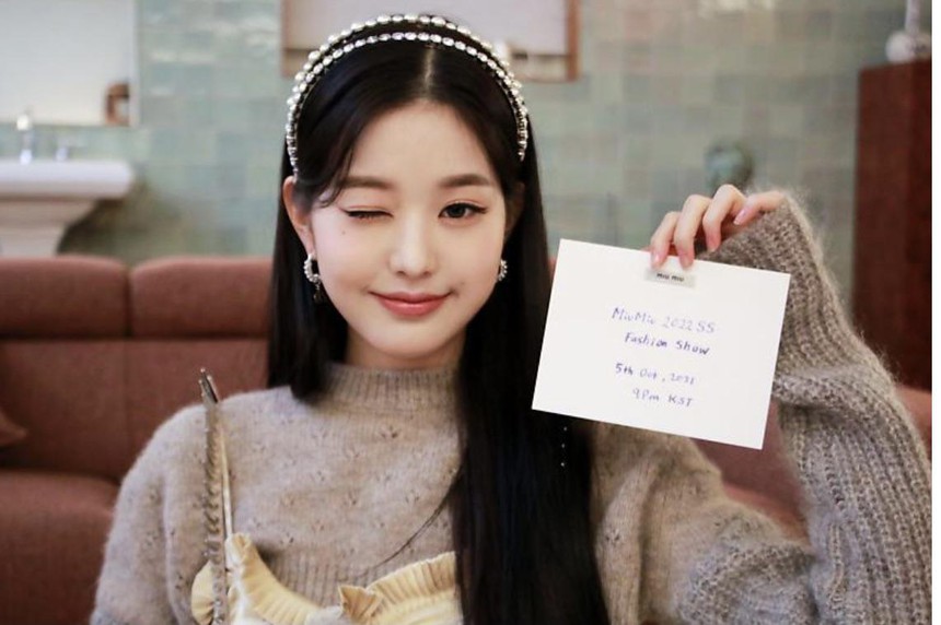 'Bộ sưu tập' thương hiệu đại sứ gây choáng của Jang Wonyoung IVE - Ảnh 2. 'Bộ sưu tập' thương hiệu đại sứ gây choáng của Jang Wonyoung IVE - Ảnh 2.