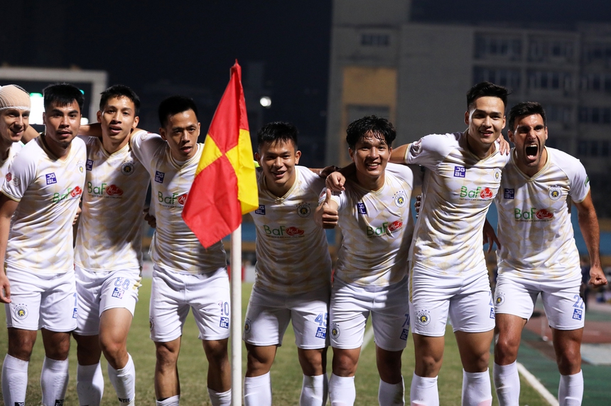 Night Wolf V-League 2022: Hà Nội FC chờ nâng cúp, Sài Gòn FC chờ... xuống hạng? - Ảnh 1. Night Wolf V-League 2022: Hà Nội FC chờ nâng cúp, Sài Gòn FC chờ... xuống hạng? - Ảnh 1.