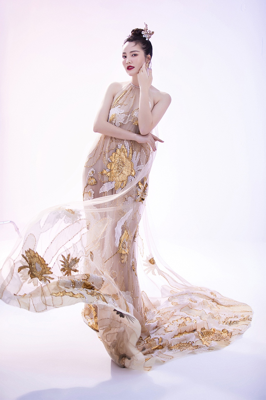 Á hậu Thụy Vân 'lột xác' với đầm xuyên thấu táo bạo - Ảnh 6.