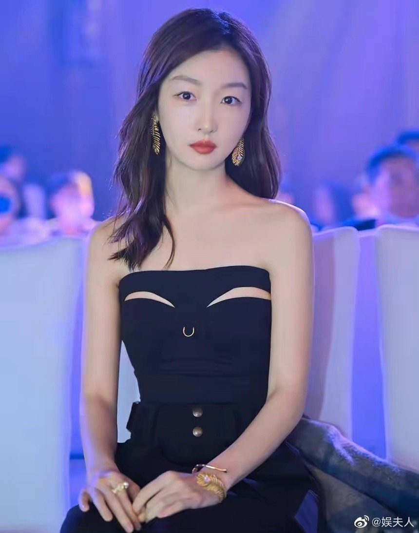 Dàn sao Hoa ngữ đổ bộ lễ khai mạc Kim Kê - Bách Hoa: Châu Đông Vũ gây sốt với thần thái chuẩn “Tam Kim Ảnh Hậu” - Ảnh 2. Dàn sao Hoa ngữ đổ bộ lễ khai mạc Kim Kê - Bách Hoa: Châu Đông Vũ gây sốt với thần thái chuẩn “Tam Kim Ảnh Hậu” - Ảnh 2.