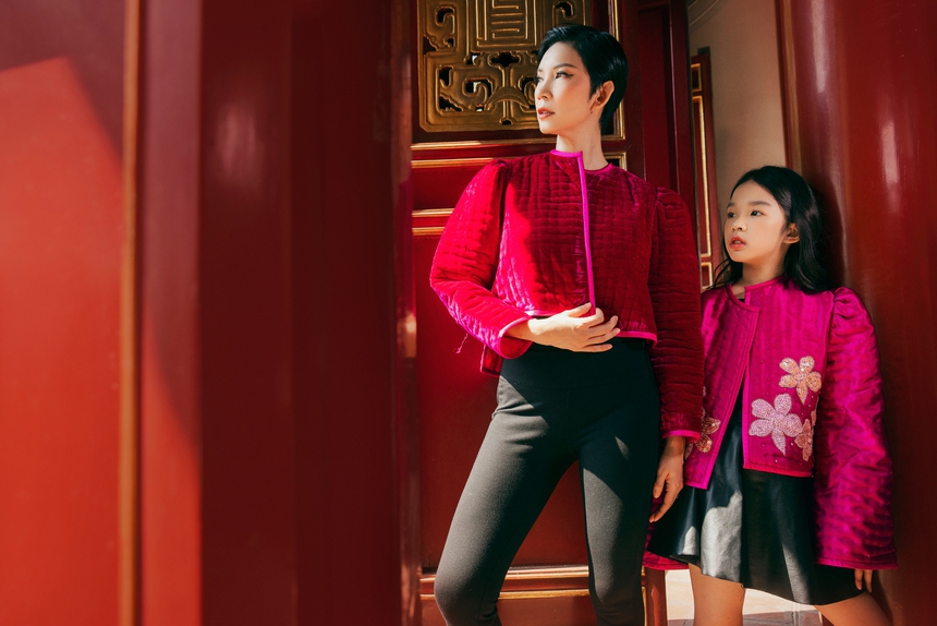 Mới 9 tuổi, con gái Xuân Lan đã cực kỳ thần thái, tự tin làm mẫu cùng mẹ  - Ảnh 1.