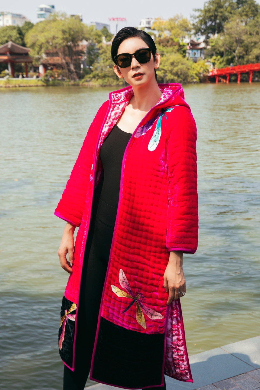 Xuân Lan cùng bé Thỏ diện áo chần bông ‘Dệt nắng đông’ của NTK Đức Hùng - Ảnh 15.