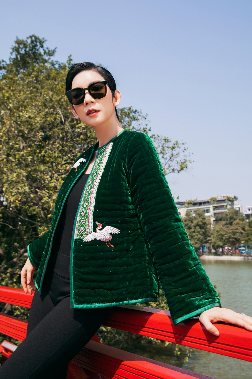 Xuân Lan cùng bé Thỏ diện áo chần bông ‘Dệt nắng đông’ của NTK Đức Hùng - Ảnh 11.