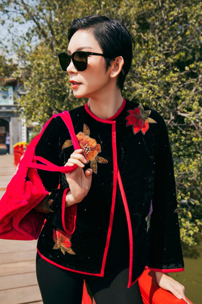 Xuân Lan cùng bé Thỏ diện áo chần bông ‘Dệt nắng đông’ của NTK Đức Hùng - Ảnh 12.