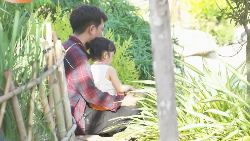 Trường Giang và Destiny "nói xấu" mẹ, bảo sao Nhã Phương tuyến bố con thân với ba hơn! - Ảnh 2.