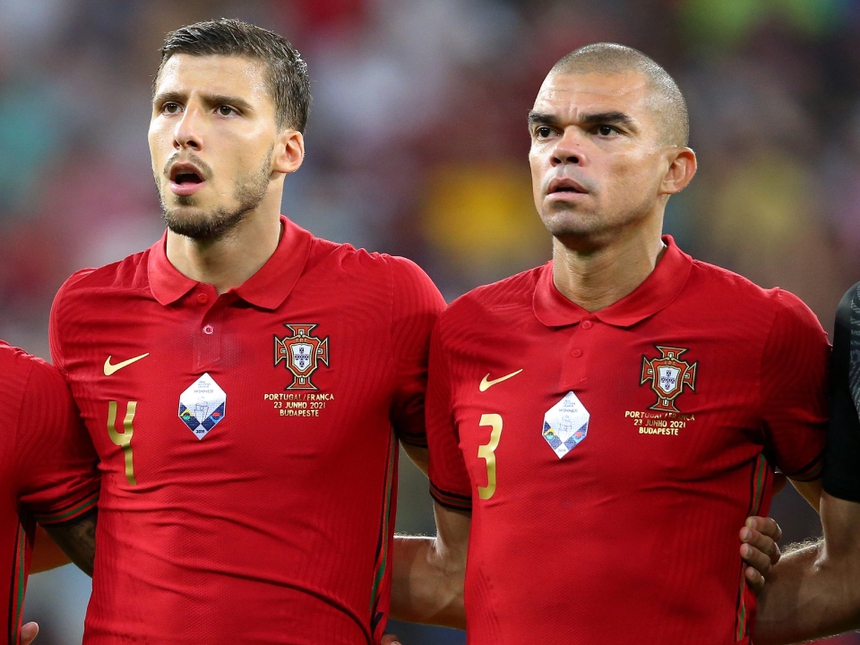 Nhiều khả năng bộ đôi trung vệ Pepe - Dias sẽ án ngữ trước khung thành của Jose Sa