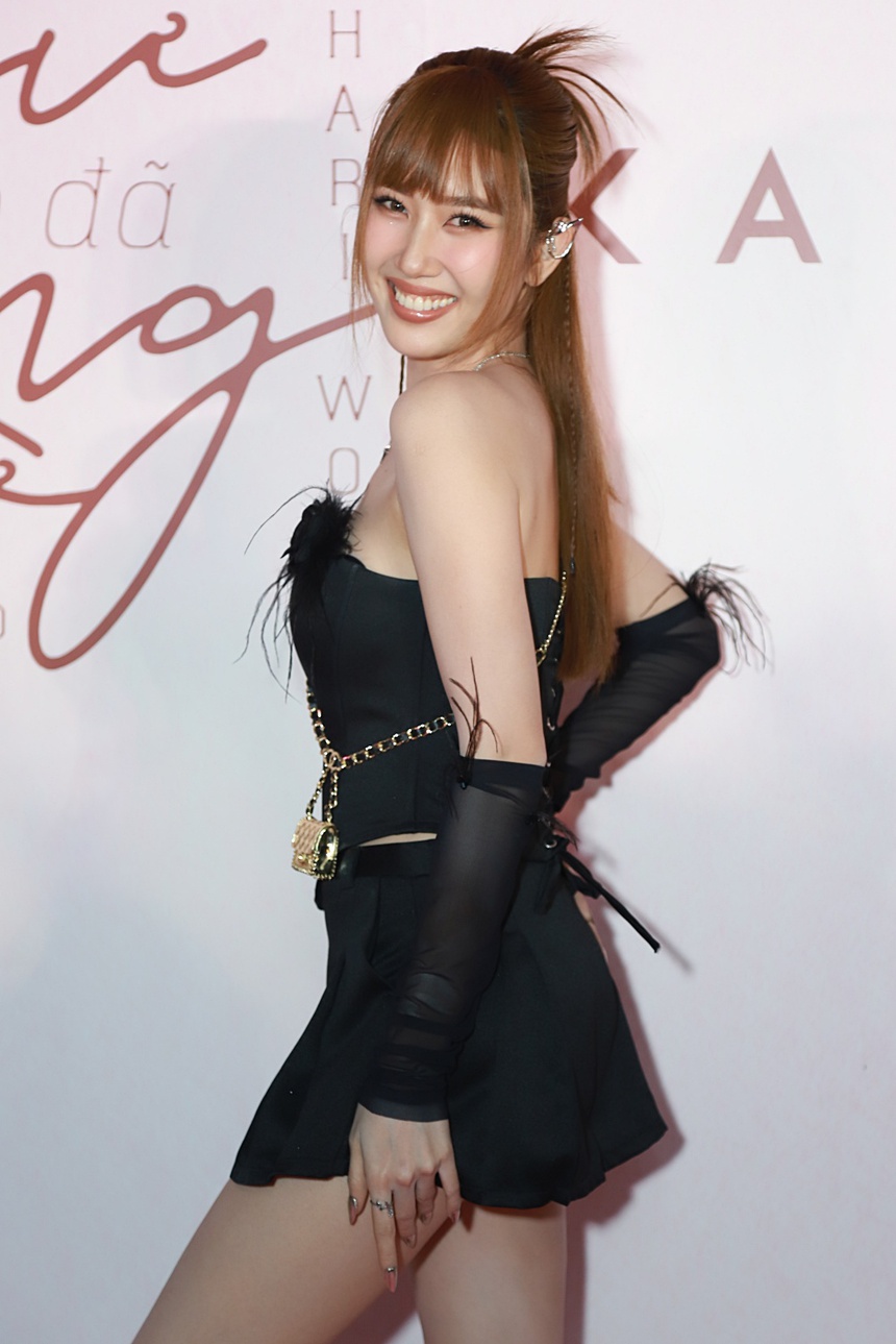 Vắng Trấn Thành, Hari Won bị Trúc Nhân 'hỏi khó' cảnh quay tình cảm với bạn diễn Hàn Quốc - Ảnh 5. Vắng Trấn Thành, Hari Won bị Trúc Nhân 'hỏi khó' cảnh quay tình cảm với bạn diễn Hàn Quốc - Ảnh 5.