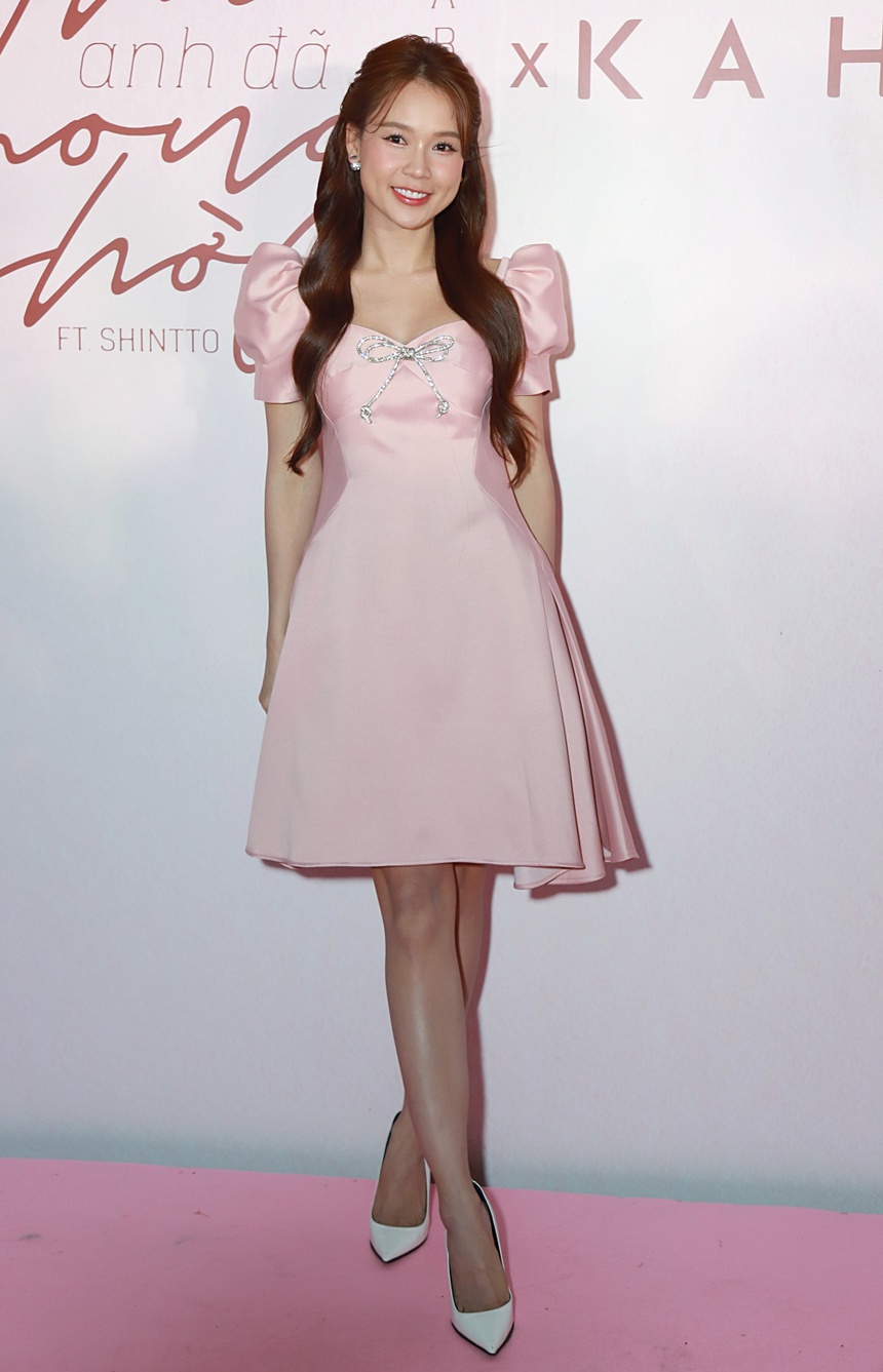 Vắng Trấn Thành, Hari Won bị Trúc Nhân 'hỏi khó' cảnh quay tình cảm với bạn diễn Hàn Quốc - Ảnh 12. Vắng Trấn Thành, Hari Won bị Trúc Nhân 'hỏi khó' cảnh quay tình cảm với bạn diễn Hàn Quốc - Ảnh 12.