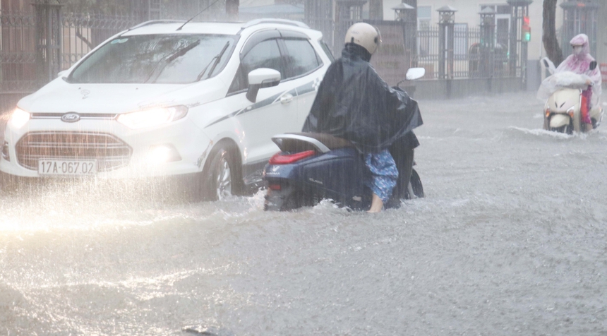Khu vực từ Hà Tĩnh đến Quảng Ngãi có mưa - Ảnh 2.