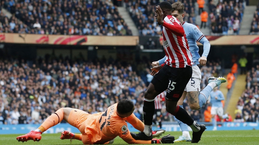 Man City thất thủ ngay trên sân nhà trước Brentford