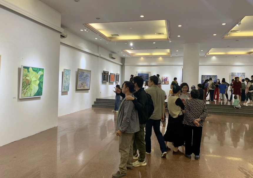 Khai mạc Triển lãm Hoà sắc và Nghệ thuật vẽ tranh nơi công cộng - Ảnh 2.