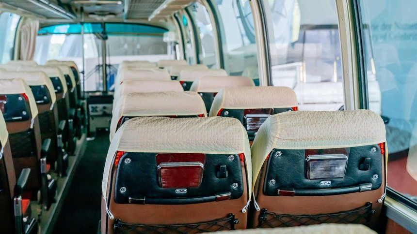 Sát giờ khởi tranh World Cup, Mercedes-Benz hé lộ chiếc xe từng đưa đón đội vô địch cách đây 48 năm - Ảnh 2.