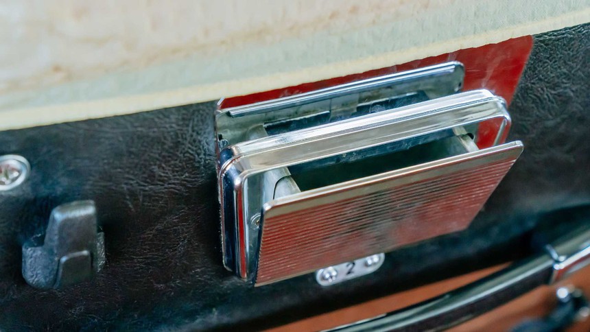 Sát giờ khởi tranh World Cup, Mercedes-Benz hé lộ chiếc xe từng đưa đón đội vô địch cách đây 48 năm - Ảnh 7.