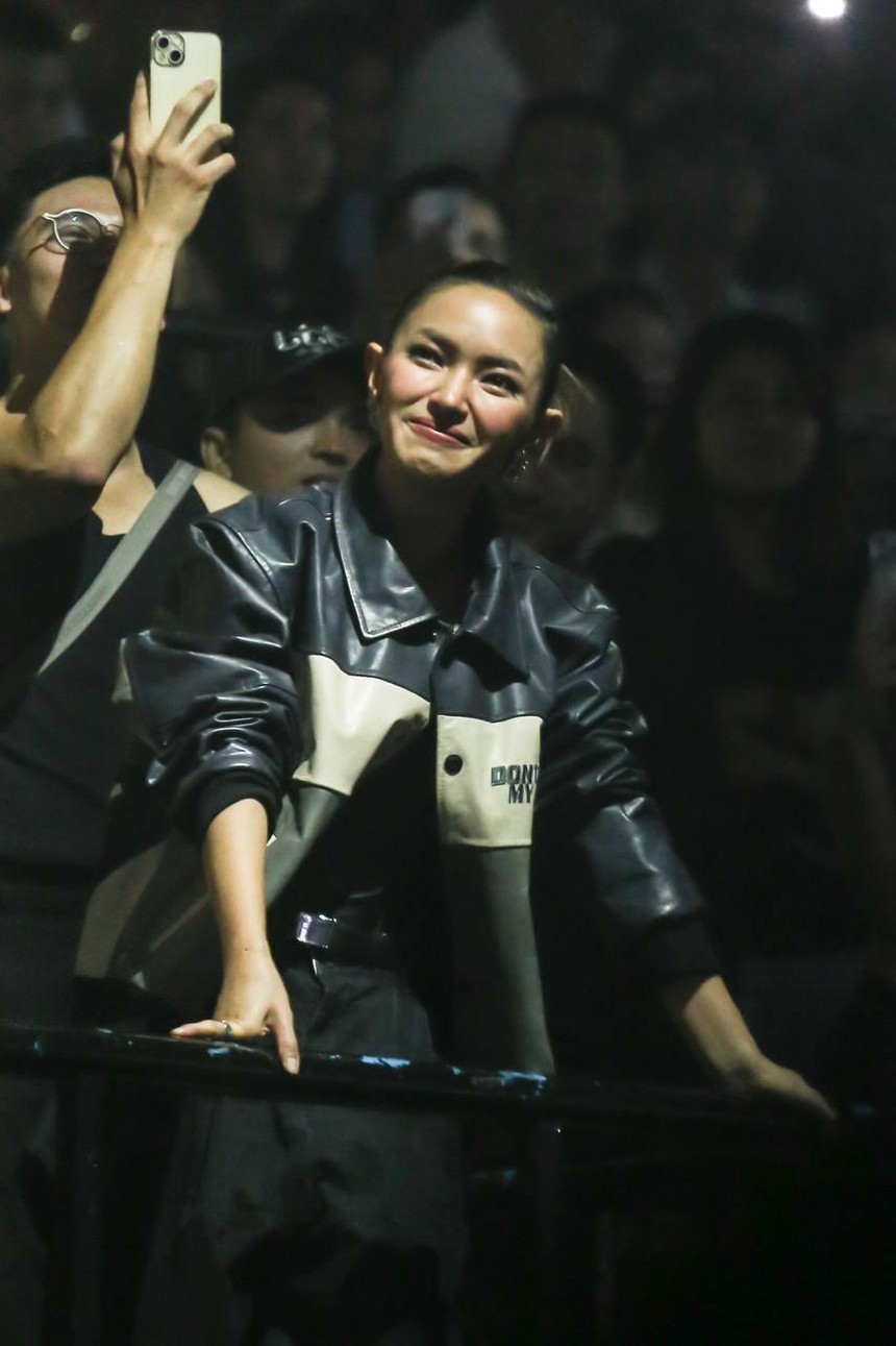 Phản ứng của 'nóc nhà' khi xem show: Châu Bùi nói 1 câu gây bất ngờ, Trâm Anh hoá fan cuồng của JustaTee - Ảnh 3. Phản ứng của 'nóc nhà' khi xem show: Châu Bùi nói 1 câu gây bất ngờ, Trâm Anh hoá fan cuồng của JustaTee - Ảnh 3.