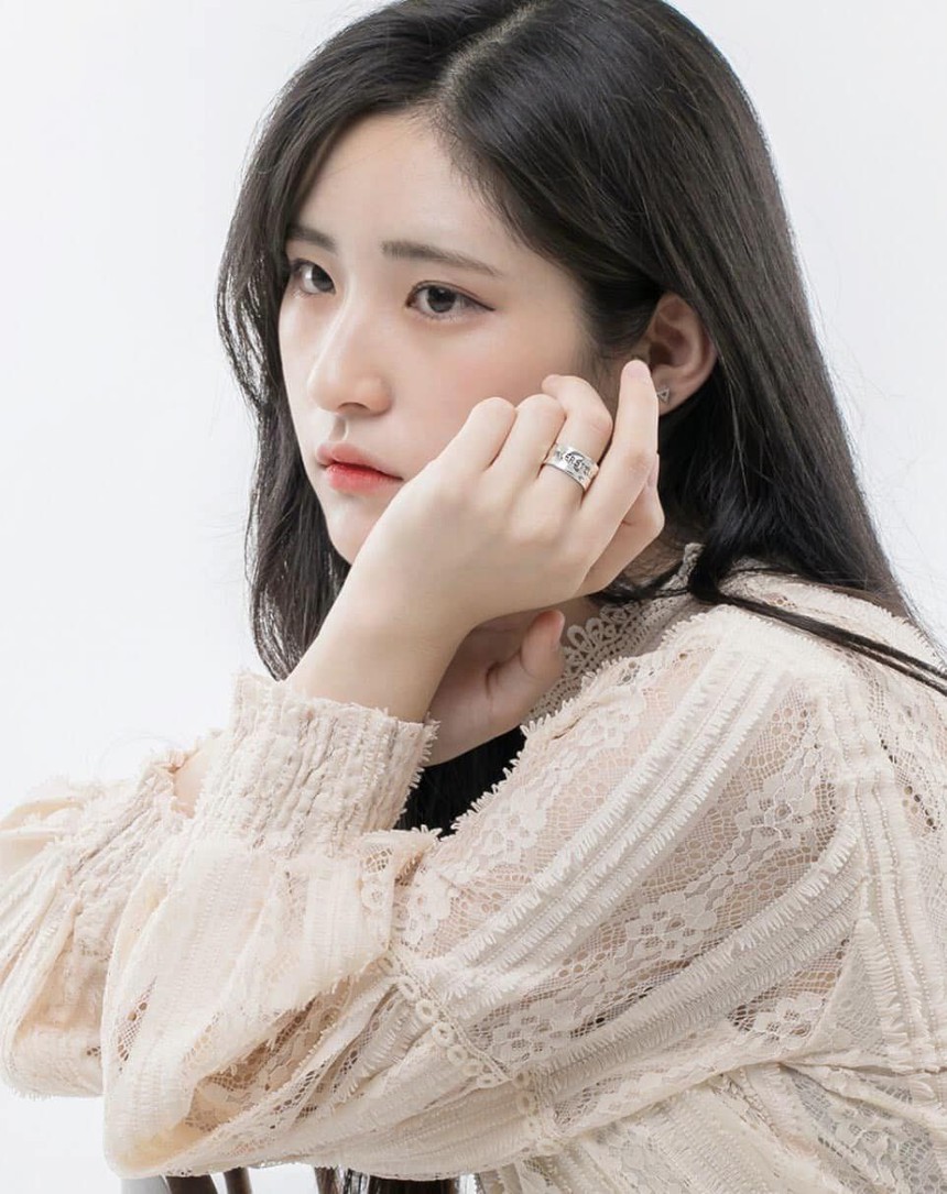 Danh tính nữ TTS xinh đẹp được cho là 'đàn em' sắp debut của BLACKPINK - Ảnh 4.