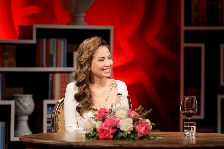 Hoa hậu Diễm Hương: "Khi hôn nhân ở bờ vực, những lời sỉ nhục như cú tát khiến tôi tỉnh lại" - Ảnh 4. Hoa hậu Diễm Hương: "Khi hôn nhân ở bờ vực, những lời sỉ nhục như cú tát khiến tôi tỉnh lại" - Ảnh 4.