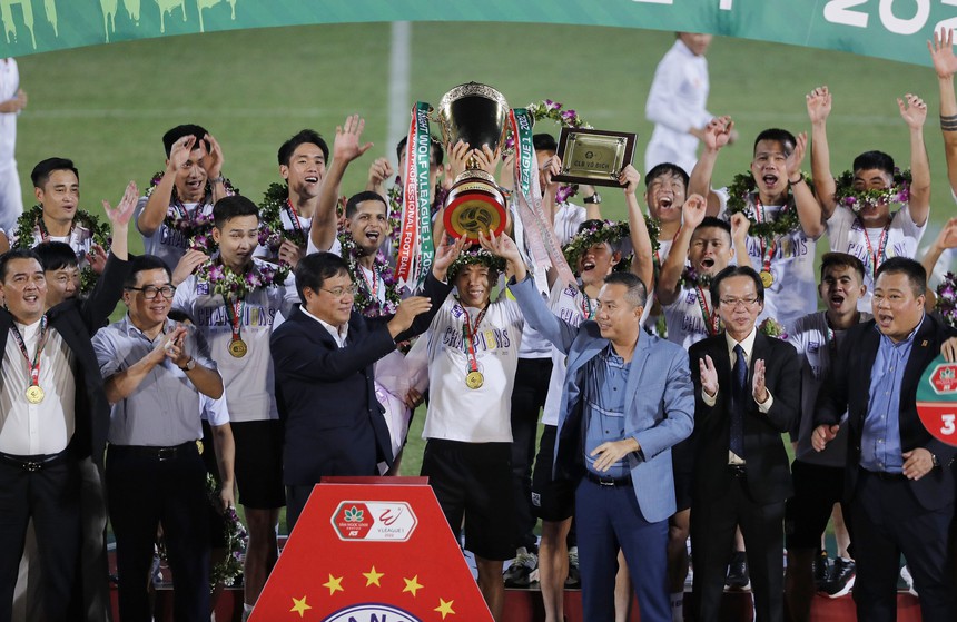 V-League 2022: Hà Nội đăng quang, Sài Gòn nói lời tạm biệt - Ảnh 2. V-League 2022: Hà Nội đăng quang, Sài Gòn nói lời tạm biệt - Ảnh 2.