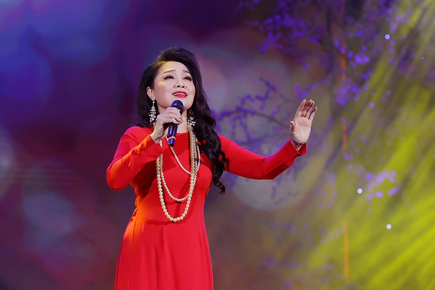 'Tết vạn lộc 2023' bi hài với chuyện 'hoa hậu 4 mùa' - Ảnh 6.