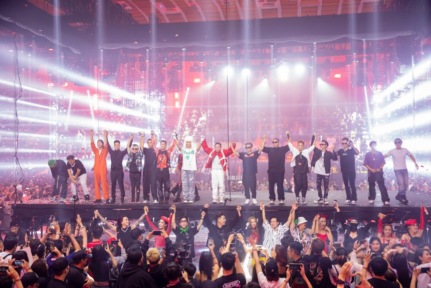 Live Concert 11 năm của SpaceSpeakers: Đỉnh cao hình ảnh - âm thanh, Soobin và Binz gây náo loạn  - Ảnh 10.