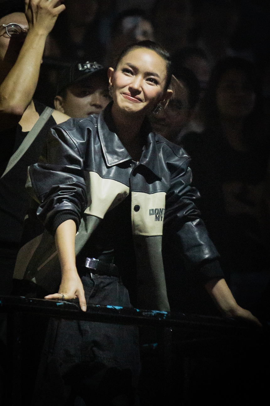 Binz - Châu Bùi và 'chiếc thuyền' không cần đẩy: Trước lộ toàn hint chất lượng, nay hát tình ca công khai ngay sự kiện - Ảnh 3.