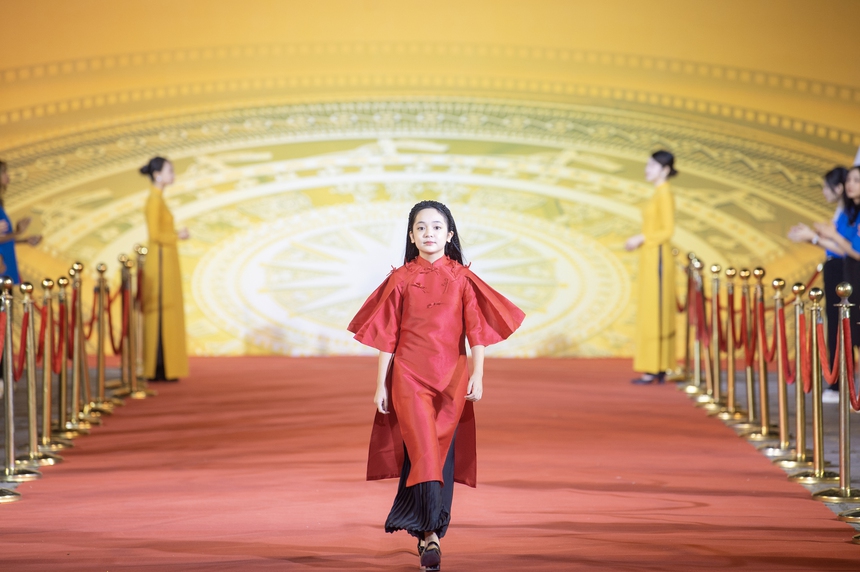 Dàn nghệ sĩ trên thảm đỏ LHP Quốc tế Hà Nội - Ảnh 11. Dàn nghệ sĩ trên thảm đỏ LHP Quốc tế Hà Nội - Ảnh 11.