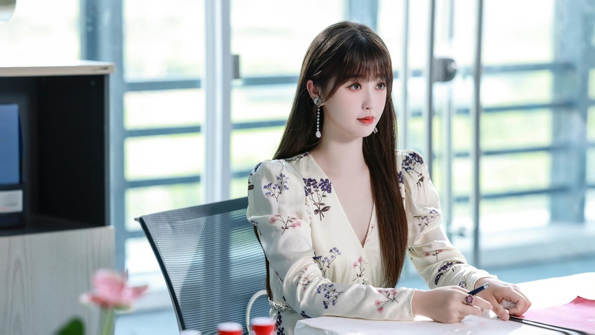 (TIN CHỦ NHẬT) Triệu Lộ Tư lọt top 4 sao nữ ‘kém sắc’ của C-biz - Ảnh 4. (TIN CHỦ NHẬT) Triệu Lộ Tư lọt top 4 sao nữ ‘kém sắc’ của C-biz - Ảnh 4.