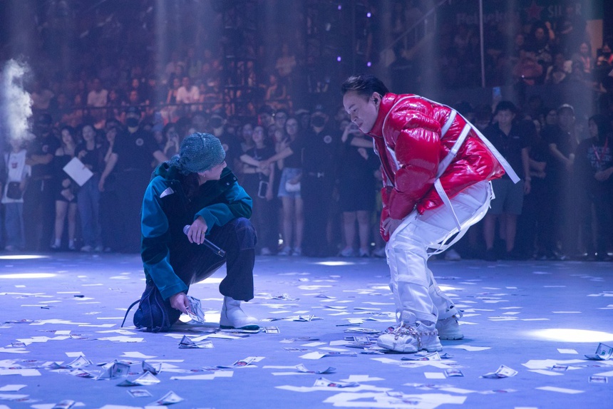 Live Concert 11 năm của SpaceSpeakers: Đỉnh cao hình ảnh - âm thanh, Soobin và Binz gây náo loạn  - Ảnh 9.