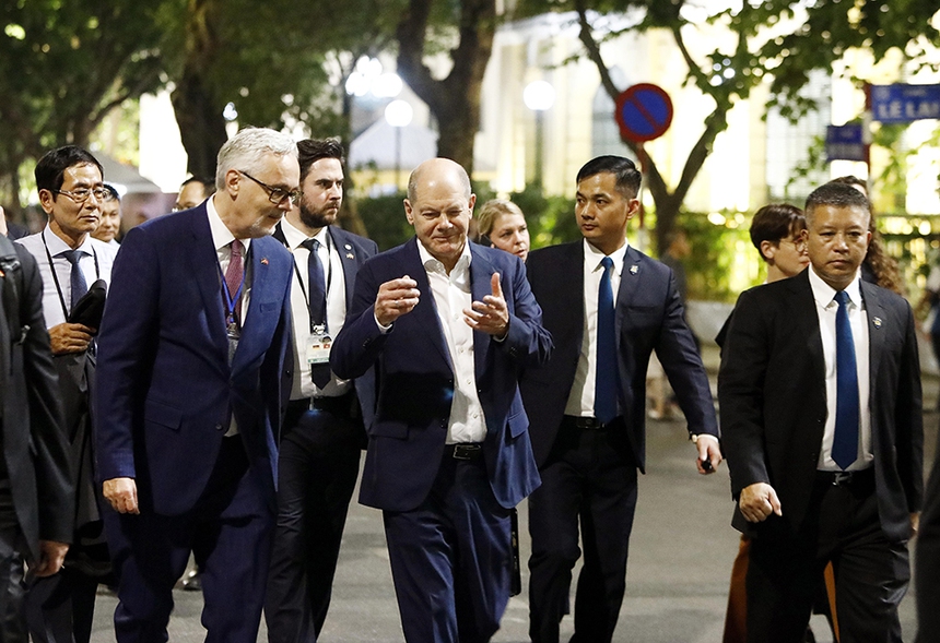 Thủ tướng Phạm Minh Chính và Thủ tướng CHLB Đức Olaf Scholz thăm phố cổ Hà Nội - Ảnh 8.