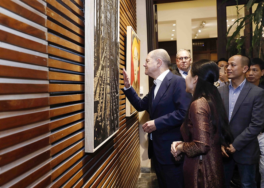 Thủ tướng Phạm Minh Chính và Thủ tướng CHLB Đức Olaf Scholz thăm phố cổ Hà Nội - Ảnh 11.