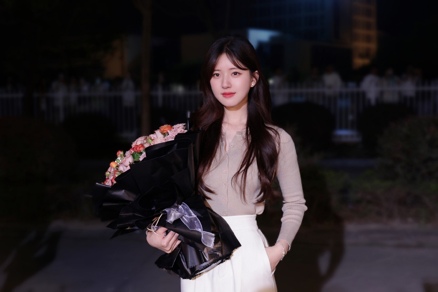 (TIN CHỦ NHẬT) Triệu Lộ Tư lọt top 4 sao nữ ‘kém sắc’ của C-biz - Ảnh 2. (TIN CHỦ NHẬT) Triệu Lộ Tư lọt top 4 sao nữ ‘kém sắc’ của C-biz - Ảnh 2.