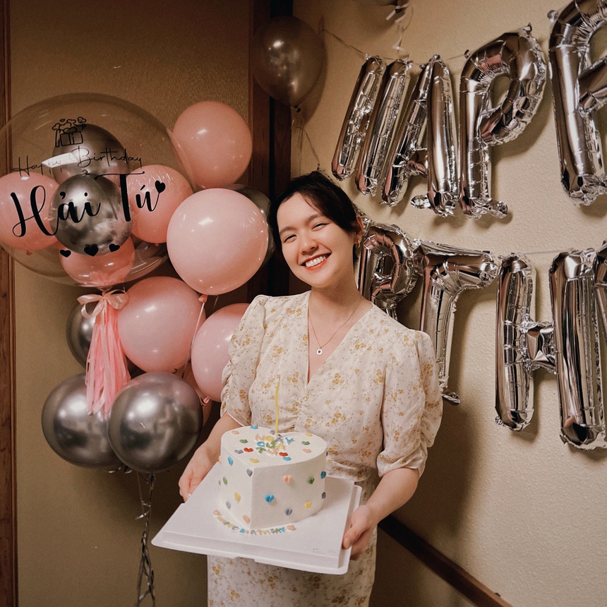 Hai 'nàng thơ' gắn với cái tên Sơn Tùng: Hải Tú vẻ ngoài gây chú ý, Thiều Bảo Trâm thì sao? - Ảnh 1.