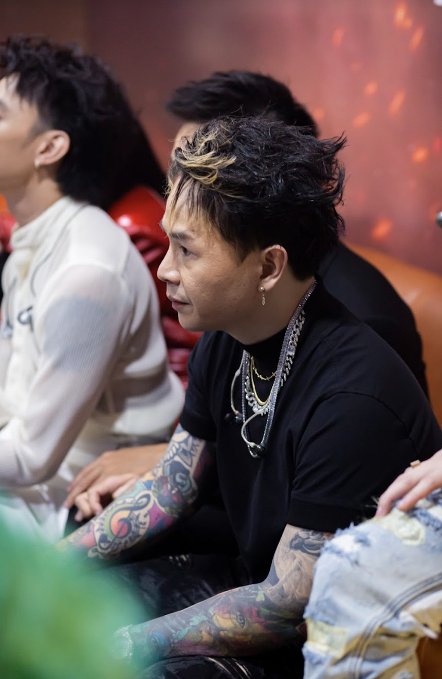 Binz: Tôi đi diễn nhiều, có nơi được chào đón, có nơi không, có nơi khó chịu vì sự xuất hiện của tôi! - Ảnh 3.