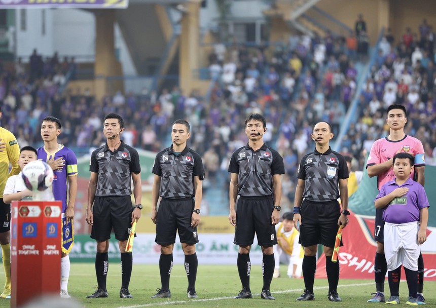 Công tác trọng tài không thể mãi yếu kém - Ảnh 1.