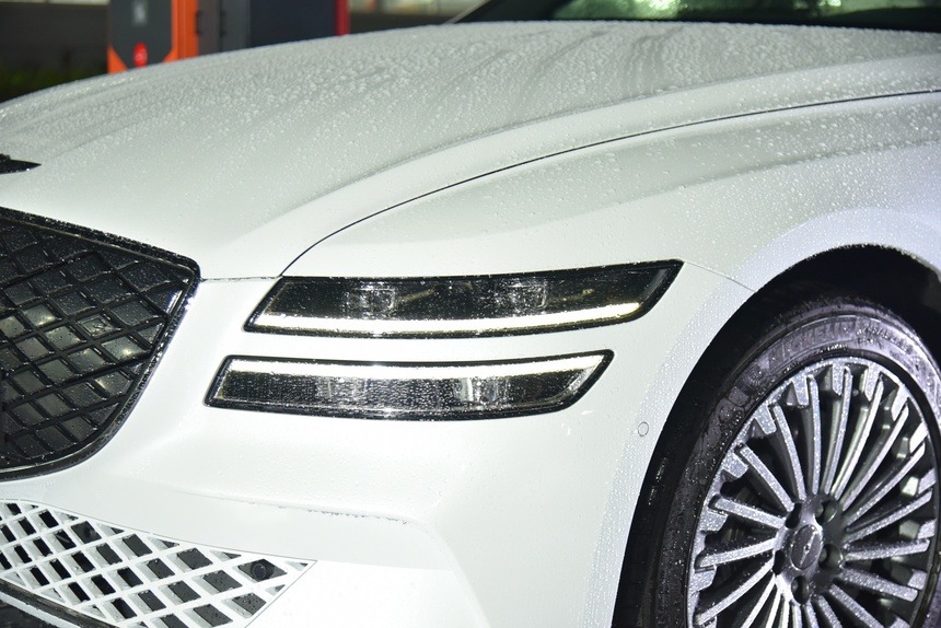Bộ 3 Genesis độc đáo về Việt Nam: Có xe điện và limousine sang xịn cạnh tranh Maybach - Ảnh 6.
