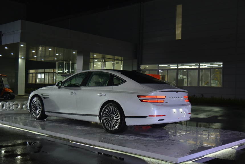 Bộ 3 Genesis độc đáo về Việt Nam: Có xe điện và limousine sang xịn cạnh tranh Maybach - Ảnh 5.