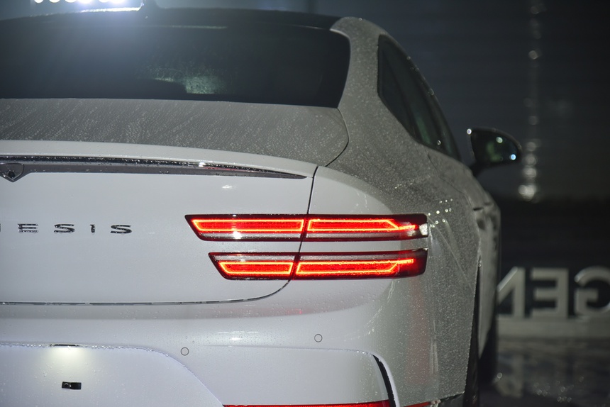Bộ 3 Genesis độc đáo về Việt Nam: Có xe điện và limousine sang xịn cạnh tranh Maybach - Ảnh 7.