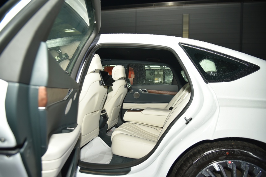 Bộ 3 Genesis độc đáo về Việt Nam: Có xe điện và limousine sang xịn cạnh tranh Maybach - Ảnh 10.