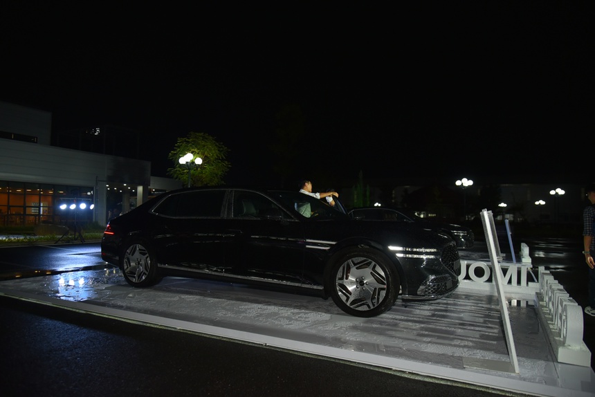 Bộ 3 Genesis độc đáo về Việt Nam: Có xe điện và limousine sang xịn cạnh tranh Maybach - Ảnh 11.