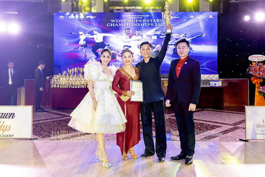 Đám cưới Khánh Thi - Phan Hiển: Thiệp cưới đặc biệt, hé lộ nhiều thông tin bất ngờ - Ảnh 3.