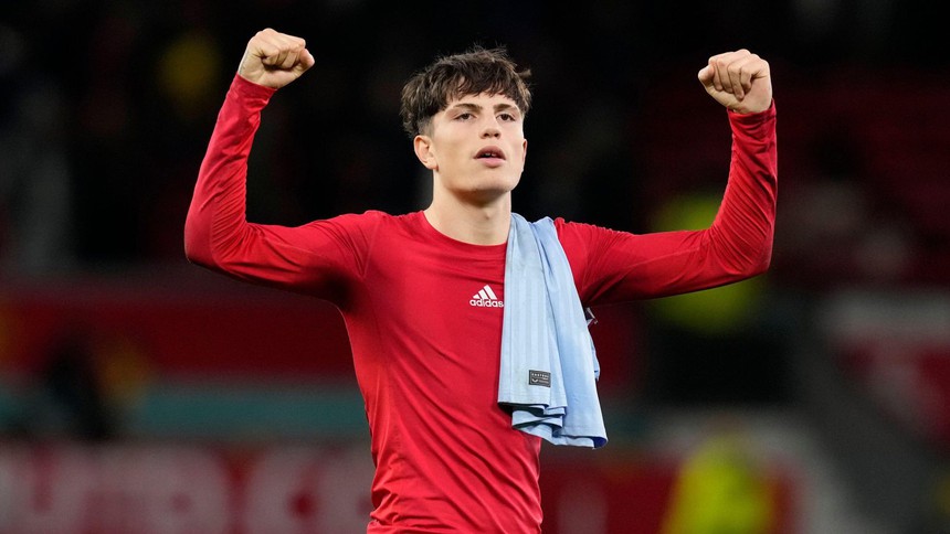 Những ngôi sao không dự World Cup làm gì khi nghỉ thi đấu? - Ảnh 3.