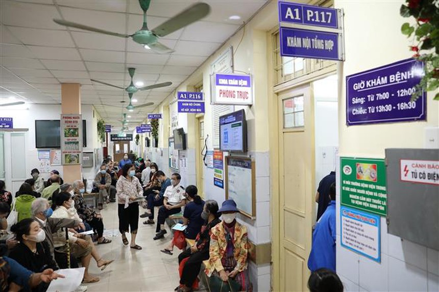 Số mắc sốt xuất huyết tiếp tục tăng, nhiều bệnh nhân chuyển nặng - Ảnh 1.