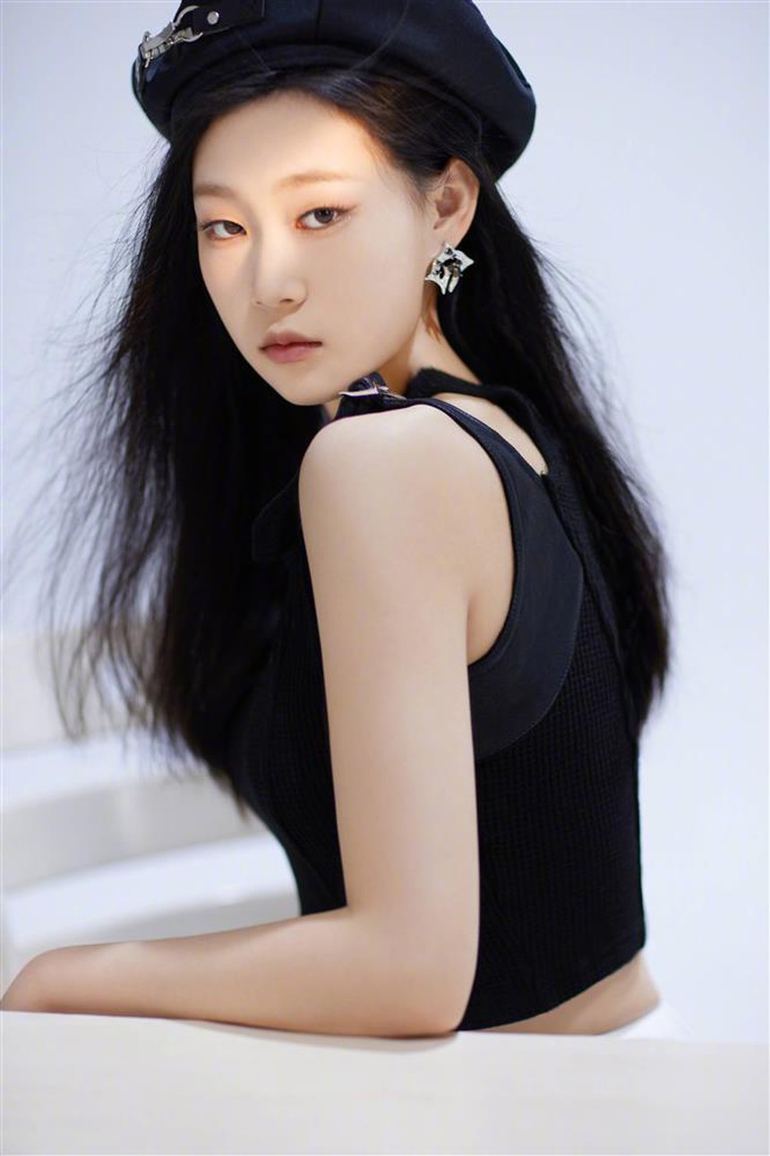 Sao nhí từng bị bạo lực mạng vì kém sắc: Sau 8 năm dậy thì thành mỹ nhân, còn bị nghi đã phẫu thuật thẩm mỹ - Ảnh 7.