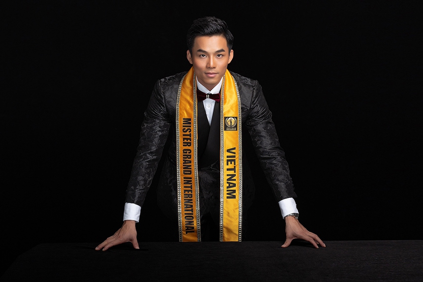 Vũ Linh đến Trinidad và Tobago dự thi Mister Grand International 2022 - Ảnh 2.