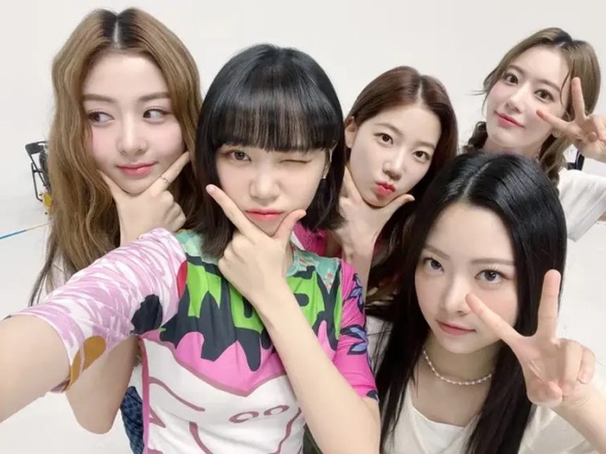 Đàn em BTS nhận lời khen khi tham gia thử thách 'Run BTS' - Ảnh 7. Đàn em BTS nhận lời khen khi tham gia thử thách 'Run BTS' - Ảnh 7.