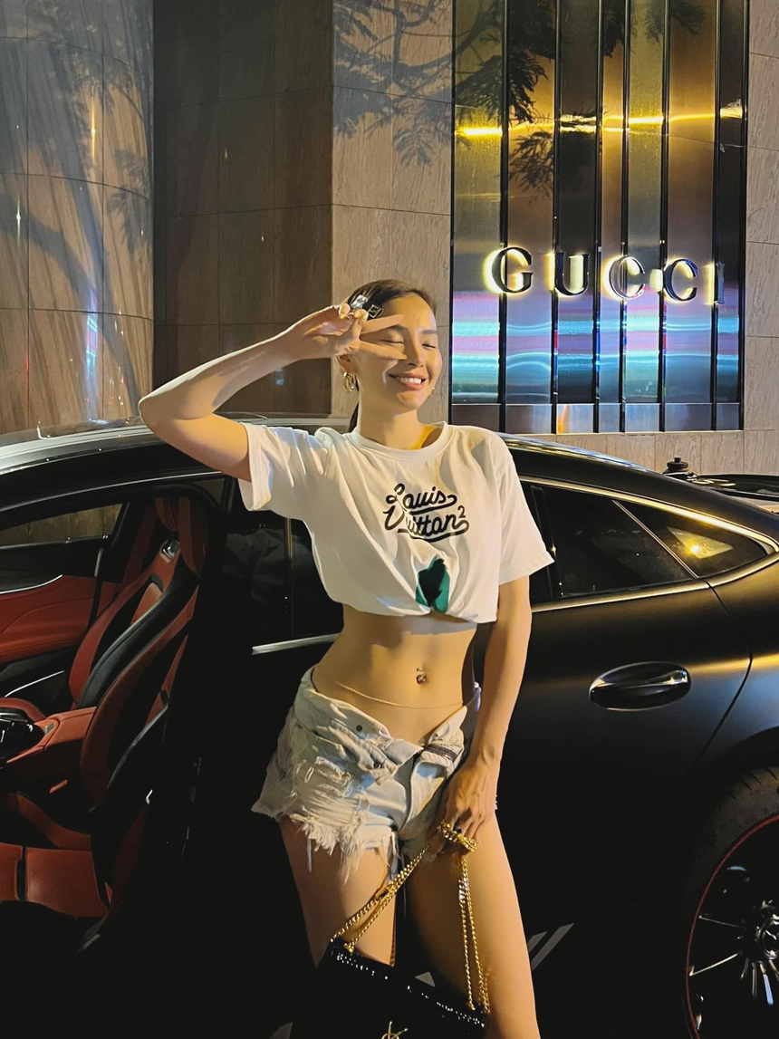 2 sao Việt hở bạo hậu kết hôn: Phương Trinh Jolie diện gợi cảm cạnh mẹ chồng, Tóc Tiên tiết lộ phản ứng của Hoàng Touliver  - Ảnh 5.